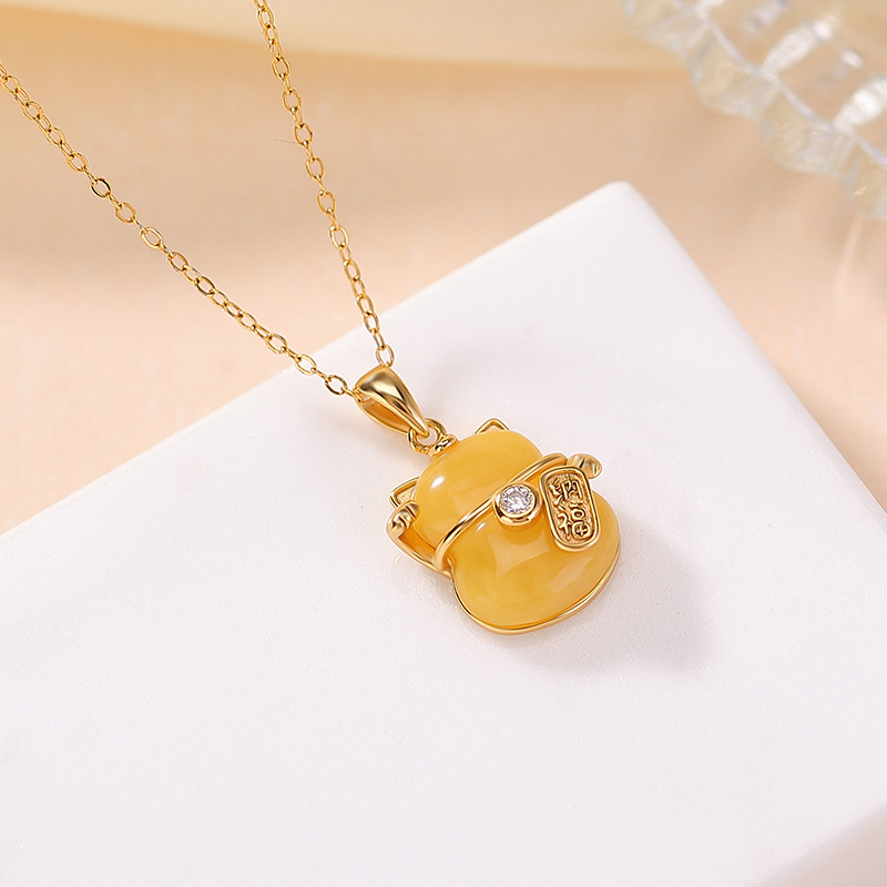 Mặt dây chuyền bạc S925 mạ vàng đính pha lê trắng hình mèo thần tài phong thủy mới — Bạch thủy tinh vàng (không kèm dây)