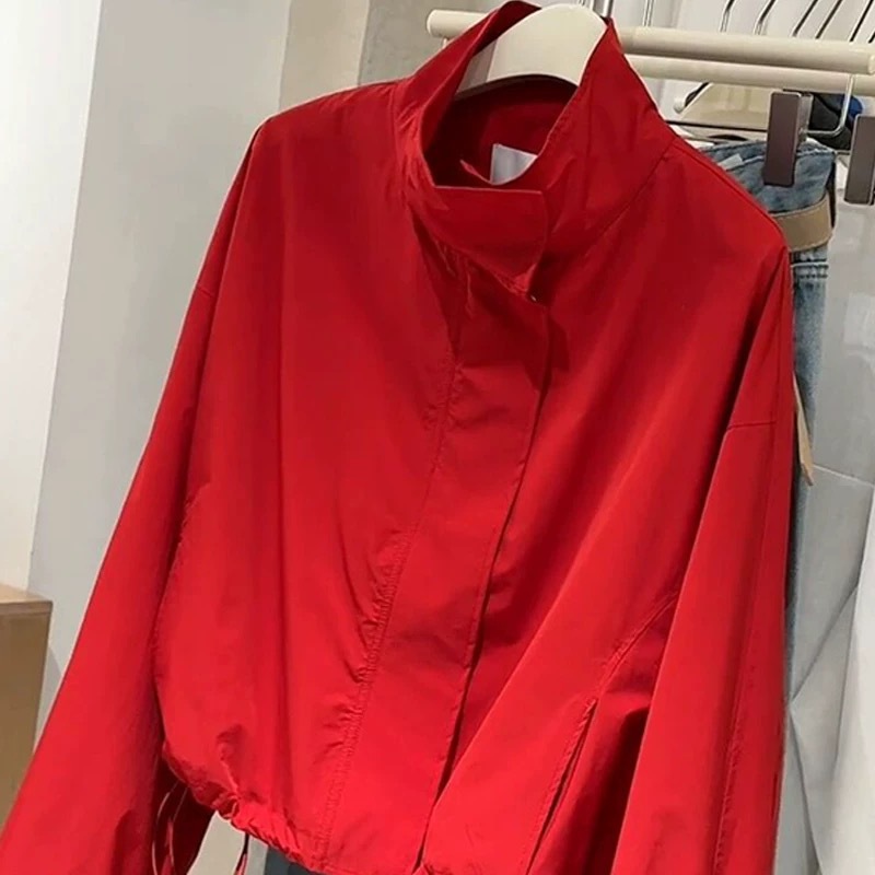 เสื้อแจ็กเก็ตฤดูใบไม้ร่วง รุ่นใหม่ปี 2025 สำหรับคนตัวเล็ก สไตล์เกาหลี ดีไซน์สวยมาก แนวชาแนล สีแดง เสื้อคลุมสั้น