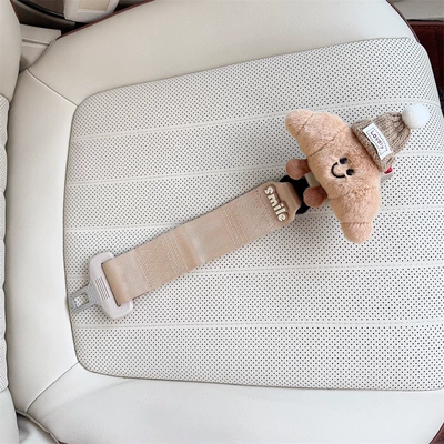 Car seat belt: for driving in the late stages of - beige-anti-strangling-safety-belt-for-pregnant-women-croissant-brown-hat