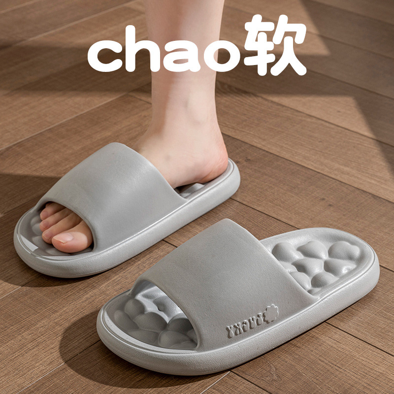 하트 모양의 샌들 그레이