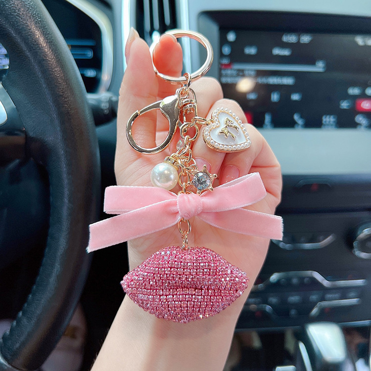 Moda completo diamante labios coche llavero europeo y americano sexy rojo labio bolsa colgante lindo señora coche llavero anillo