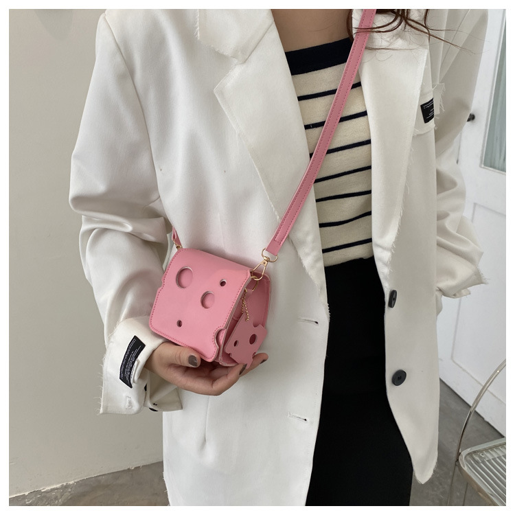 Women's Mini Pu Leather Solid Color Streetwear Square Magnetic Buckle Square Bag display picture 3