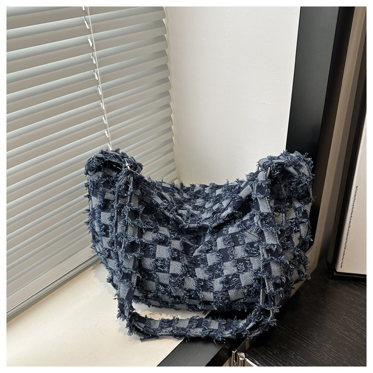 Casual and fashionable crossbody bag 2025 new style large-capacity simple checkered single-shoulder bag, personalized and versatile, lightweight underarm bag undefined