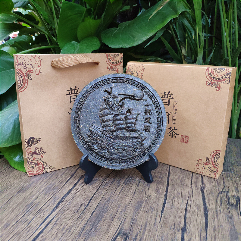 厂家批发一帆风顺云南普洱茶叶工艺品茶雕居家装饰摆件牛皮纸盒装