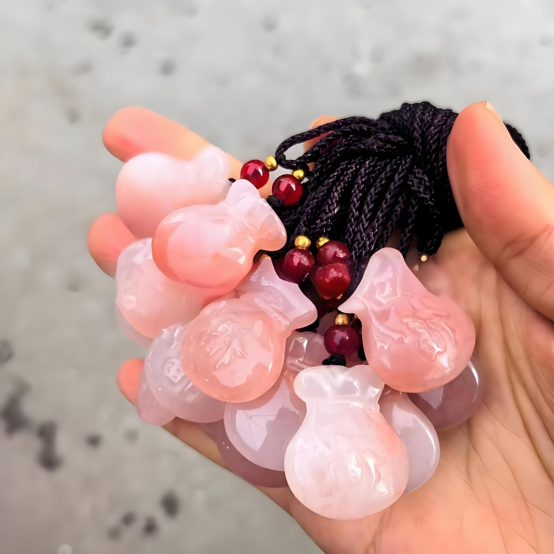 복숭아꽃 돈주머니에는 밧줄이 함께 제공됩니다(밧줄은 무작위입니다).