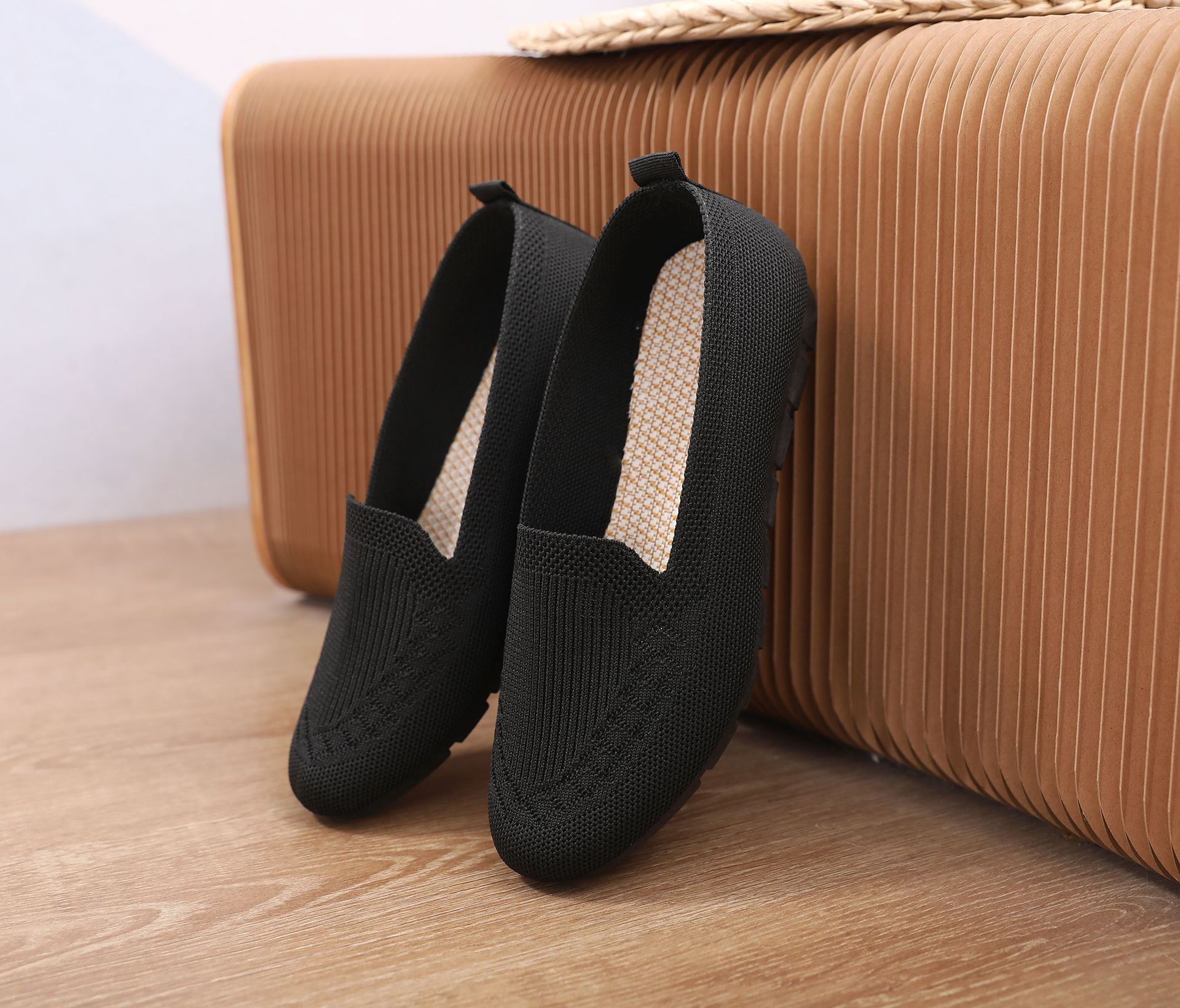 Primavera y verano nuevos zapatos de mujer zapatos de Madre de mediana edad y edad avanzada zapatos de mujer de punto transpirables zapatos casuales de estilo étnico cómodos de fondo suave al por mayor