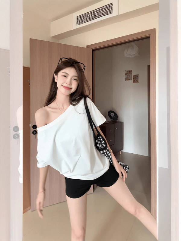 Pure Desire 斜め襟オフショルダー半袖シャツ女性用 2025 夏新作ゆったりと肉感をカバーし、スリムで甘いホットガールデザイントップ|undefined