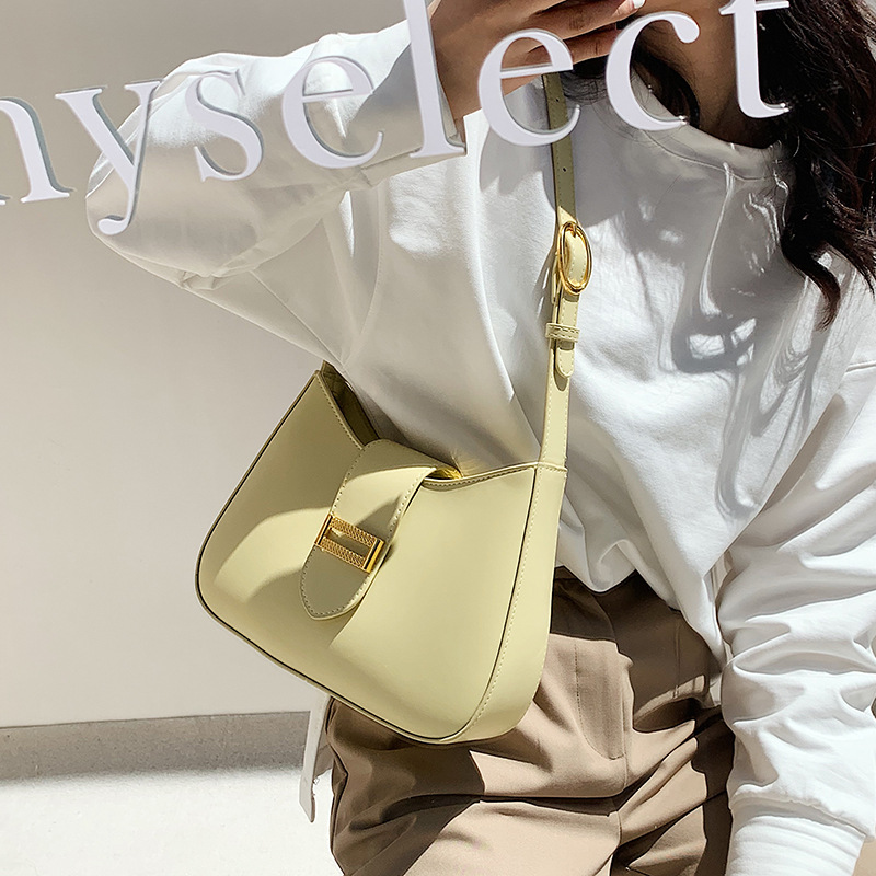 Foreign trade women's bag 2022 new summer niche design high sense fashion summer bag large capacity single shoulder armpit bag