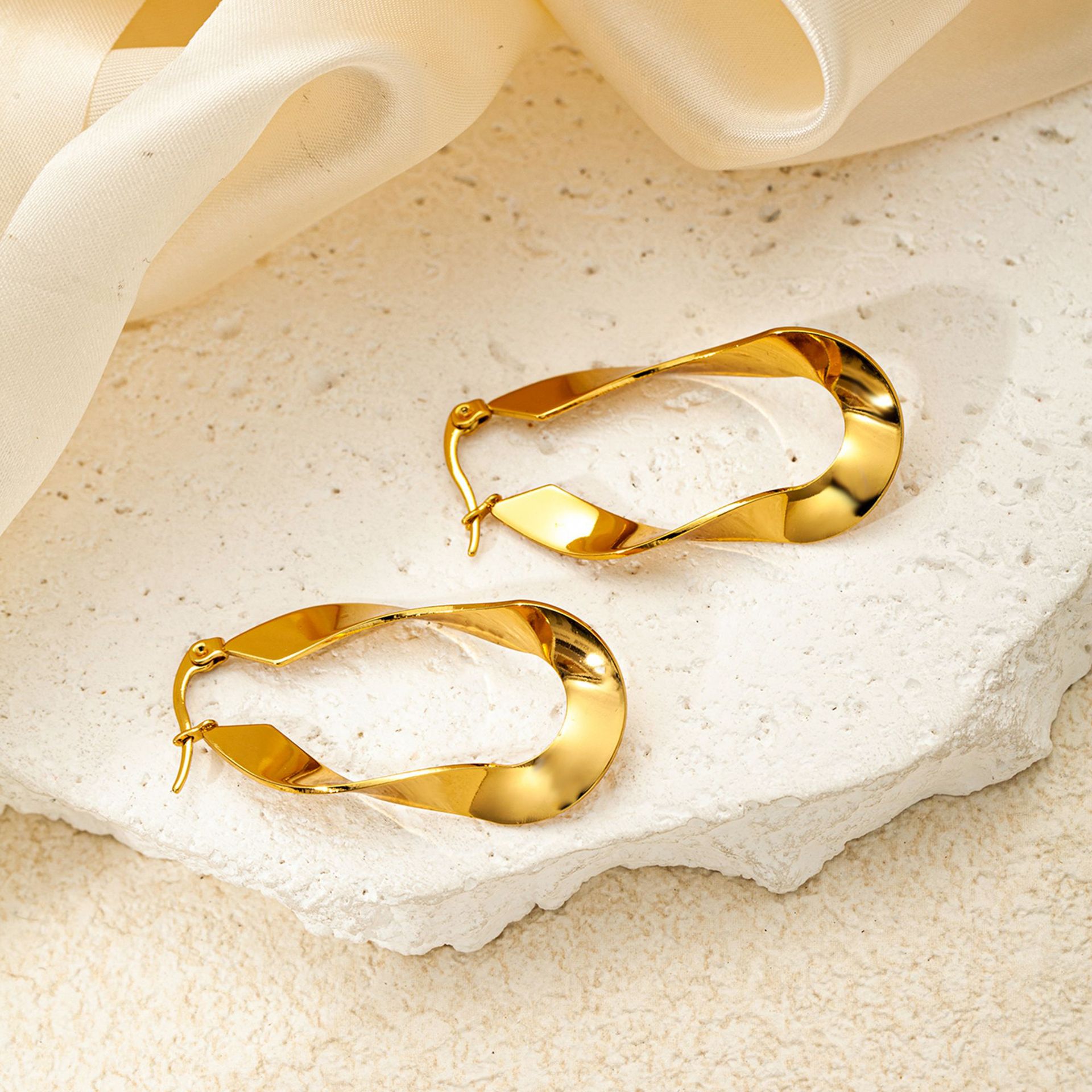 12g Weight 0.03µm Gold Plating Thickness Electroplated Gold Plating Process 201 Stainless Steel Ear Needle Material Golden Plated Plating Material Stone-Free Inlay Material Ear Studs Classification 1 Pair Quantity Casual Occasion 201 Stainless Steel Material Heart Shape Pattern Women's Gender Simple Style Style Plating Craft 1 Pair Simple Style Heart Shape Plating Titanium Steel Ear Studs 4