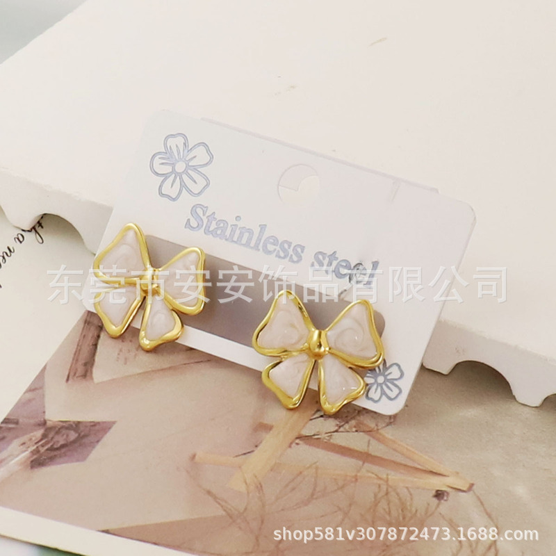 跨境轻奢高级感不锈钢方形白色滴釉爱心耳环女小巧精致时尚耳钉|undefined