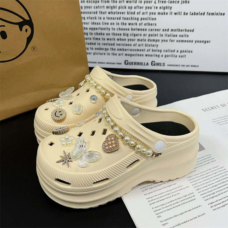 Новая милая сеть Red Super Fire увеличивает тапочки для женщин 2025 года