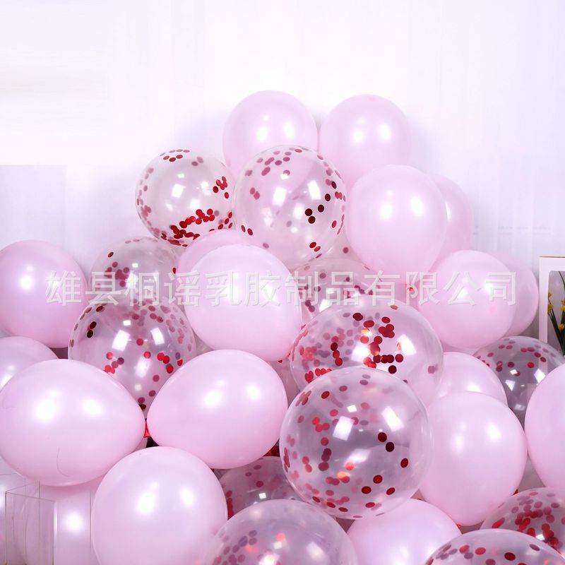 誕生日に風船を配置して結婚します。現場に風船を配置します。|undefined