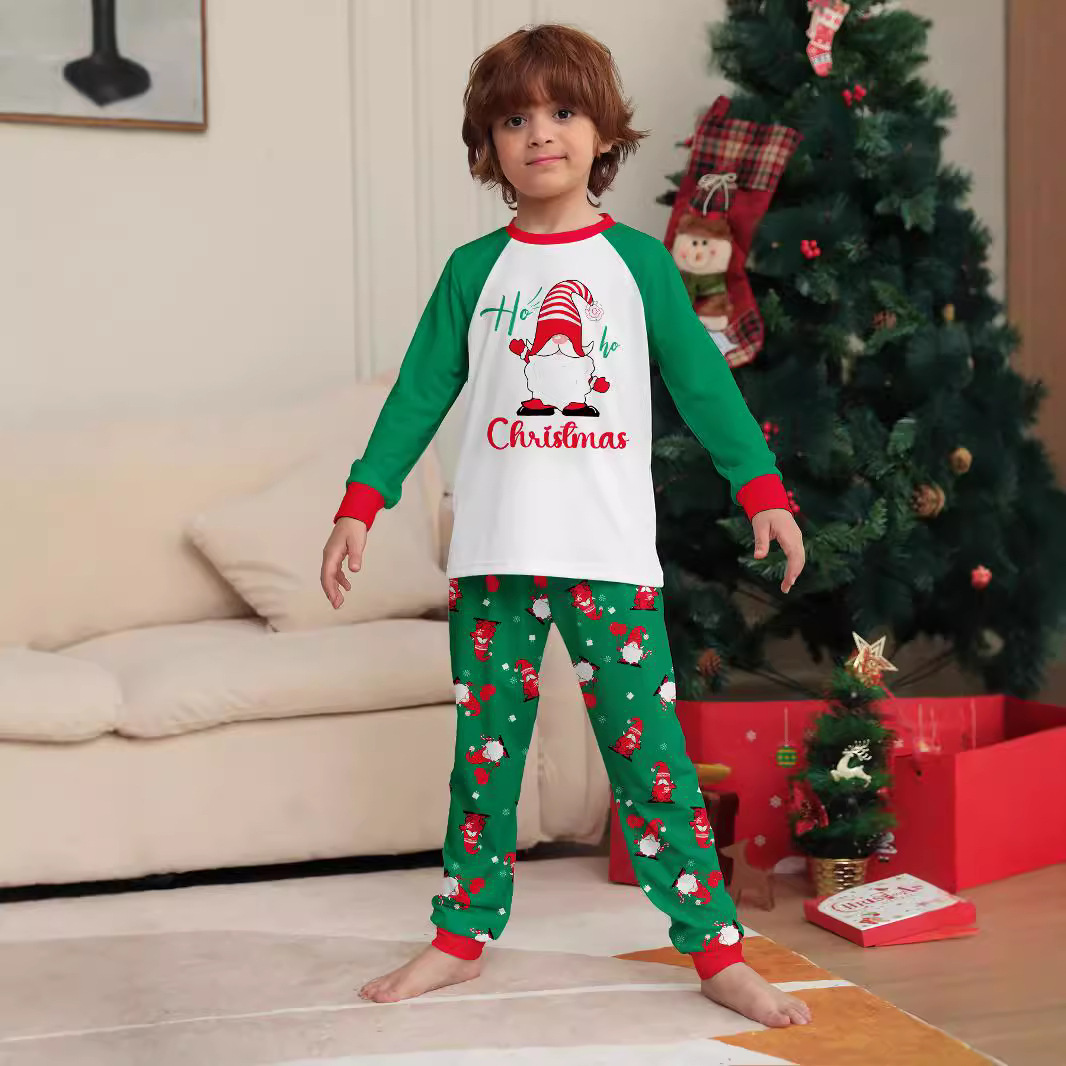 Vianočné pyžamo s potlačou písmena Santa Claus, snehovou vločkou a rodinným oblekom_voghion.com