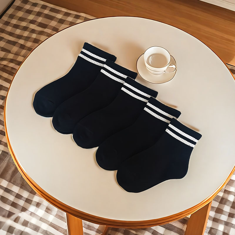 Wholesale children's socks two-bar short tube boys and girls black student baby combed cotton autumn tide ins medium tube Wholesale children's socks two-bar short tube boys and girls black student baby combed cotton autumn tide ins medium tube