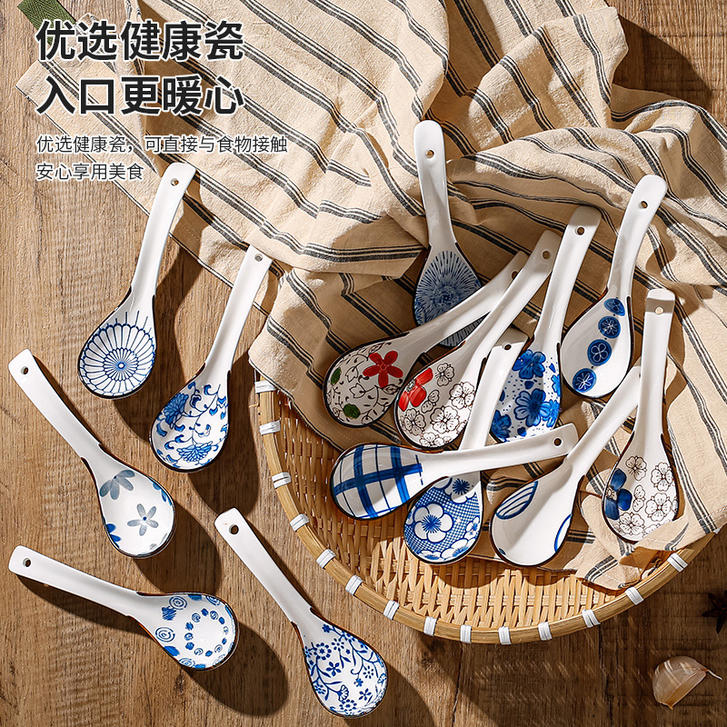 Cuchara pequeña de estilo japonés cuchara de cerámica hogar cuchara de sopa de porcelana azul y blanca cuchara de patrón lindo creativo