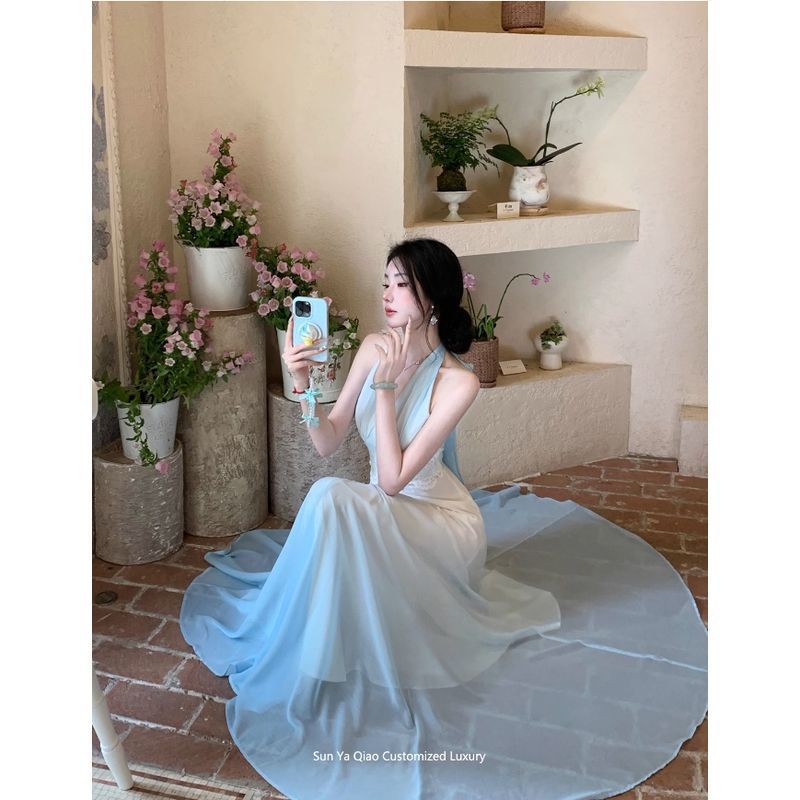十三行好质量法式时尚绣花收腰蓝色渐变系带挂脖连衣裙女2025夏季|undefined