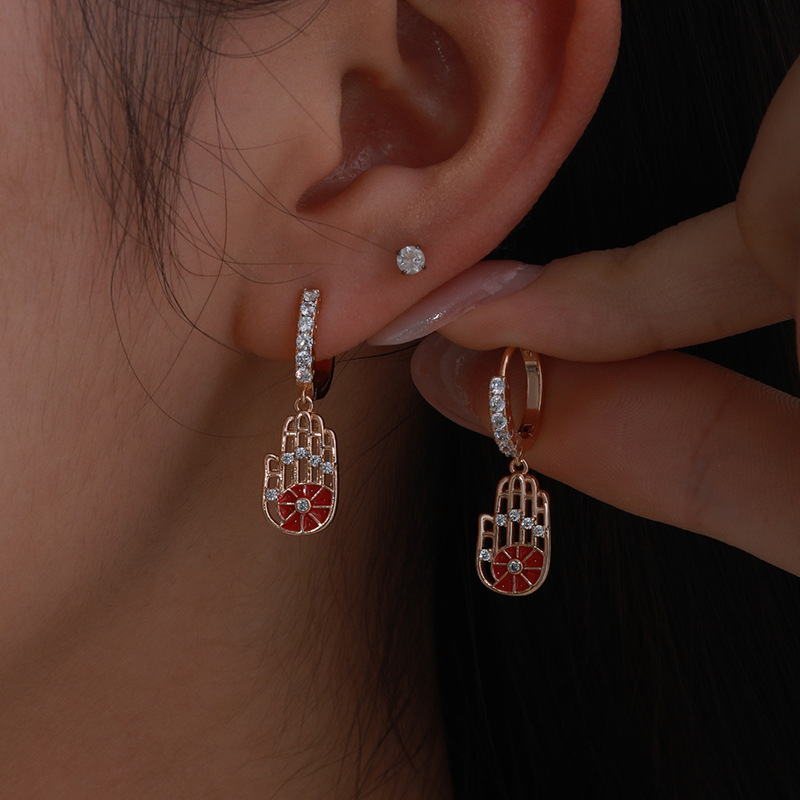 Xuping Cross - Border Fashion Orejeras europeas y americanas pendientes de nicho de lujo ligero y de alta gama ligeramente incrustados con zircon Palm Alloy Orejeras femeninas