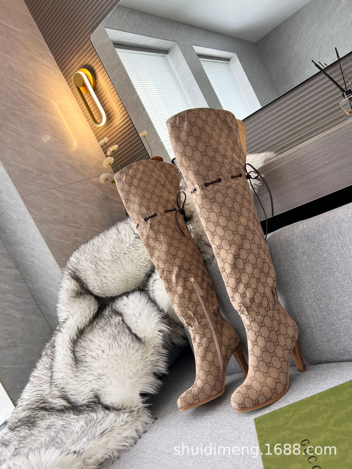 회색 노란색 천 가죽 바닥