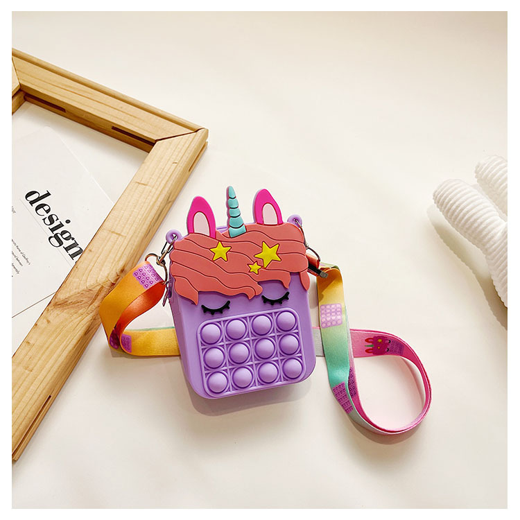 Color Cartoon Silicone Bag 2021 Autumn New Girl Child Change Storage Messenger Bag display picture 3