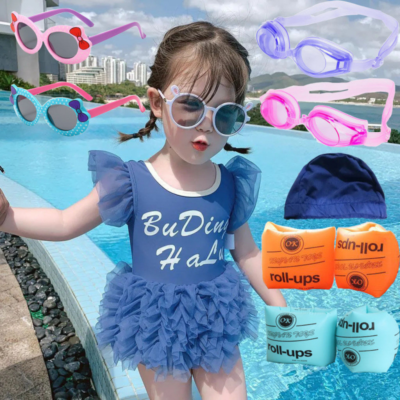 Trajes de baño de camas azules + sombrero + gafas de sol + brazaletes