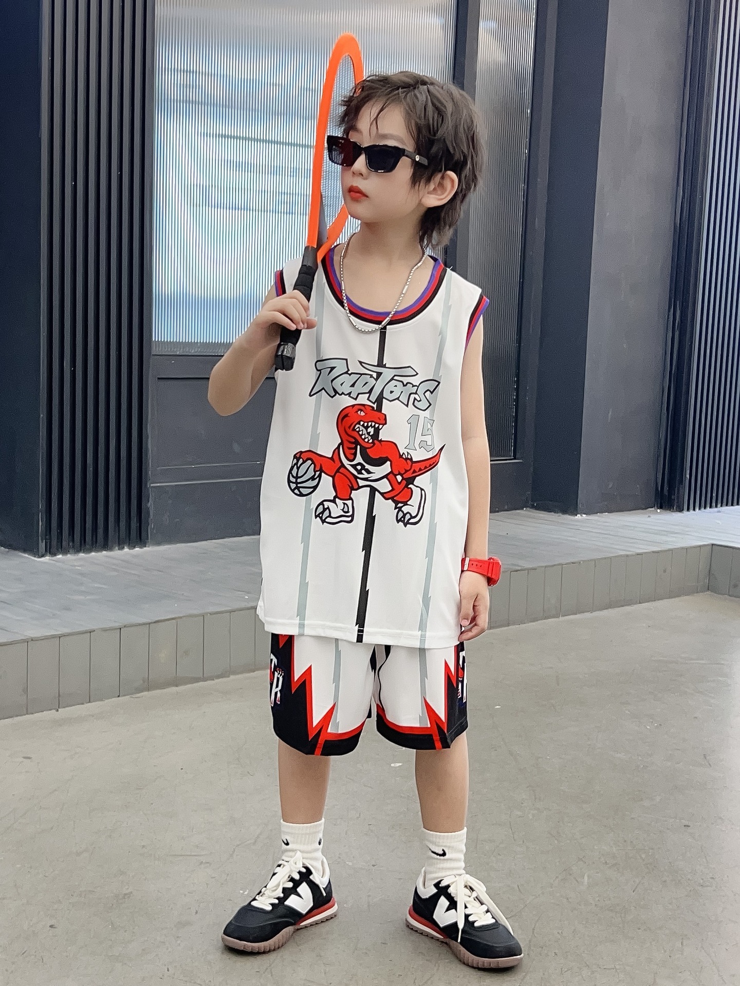 子供服猛龍隊15号カーターバスケットボール服セット子供試合に出場しました。