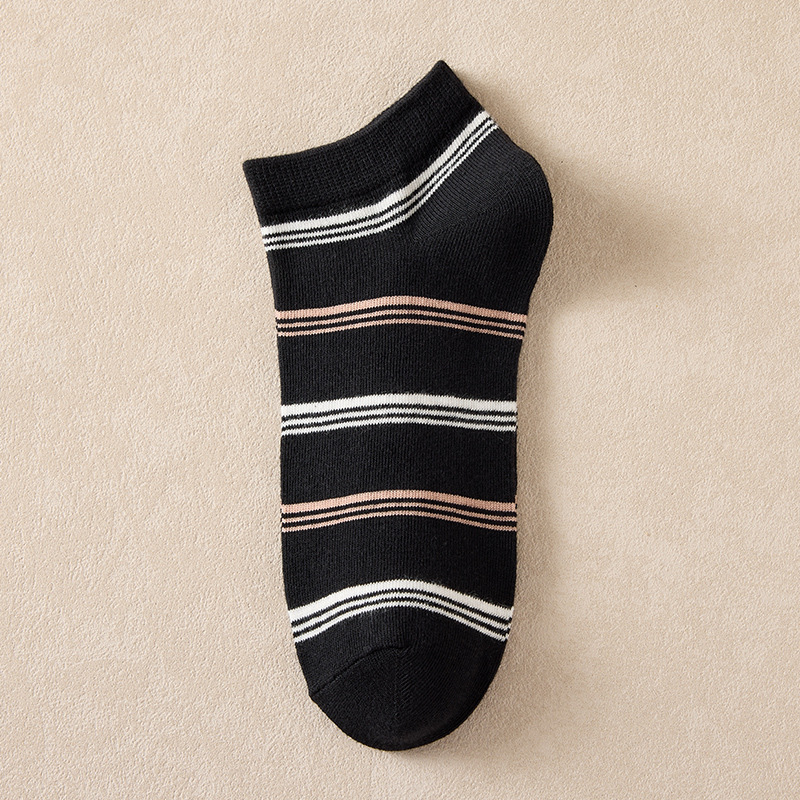 Zhuangyan calcetines al por mayor nuevo otoño blanco y negro versátil sin hueso calcetines de barco osos calcetines de alto valor de calcetines de mujer estrictamente seleccionados