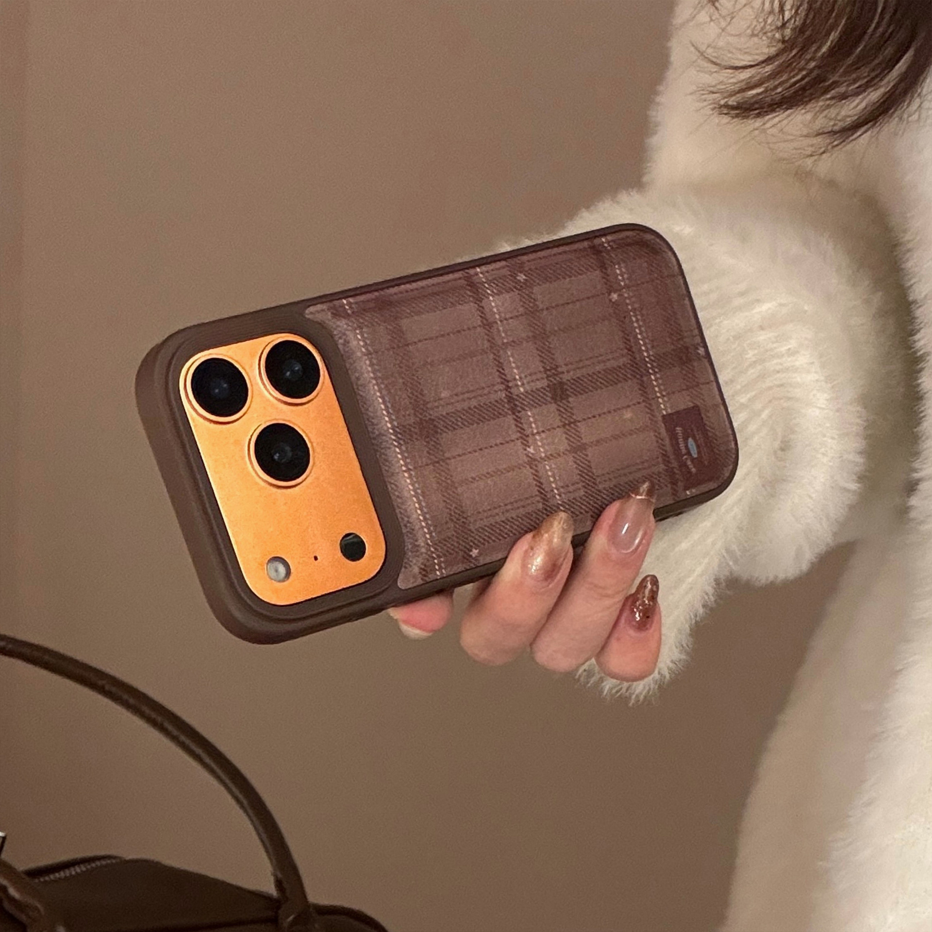Vintage Leder-Handyhülle mit Fruchtmotiv für iPhone 17 Pro Max, haselnussbraunes Karomuster, kompatibel mit iPhone 16, 15, 13, 11_voghion.com