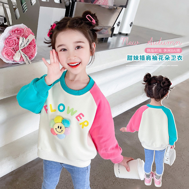 입체적인 꽃무늬 스웨트셔츠