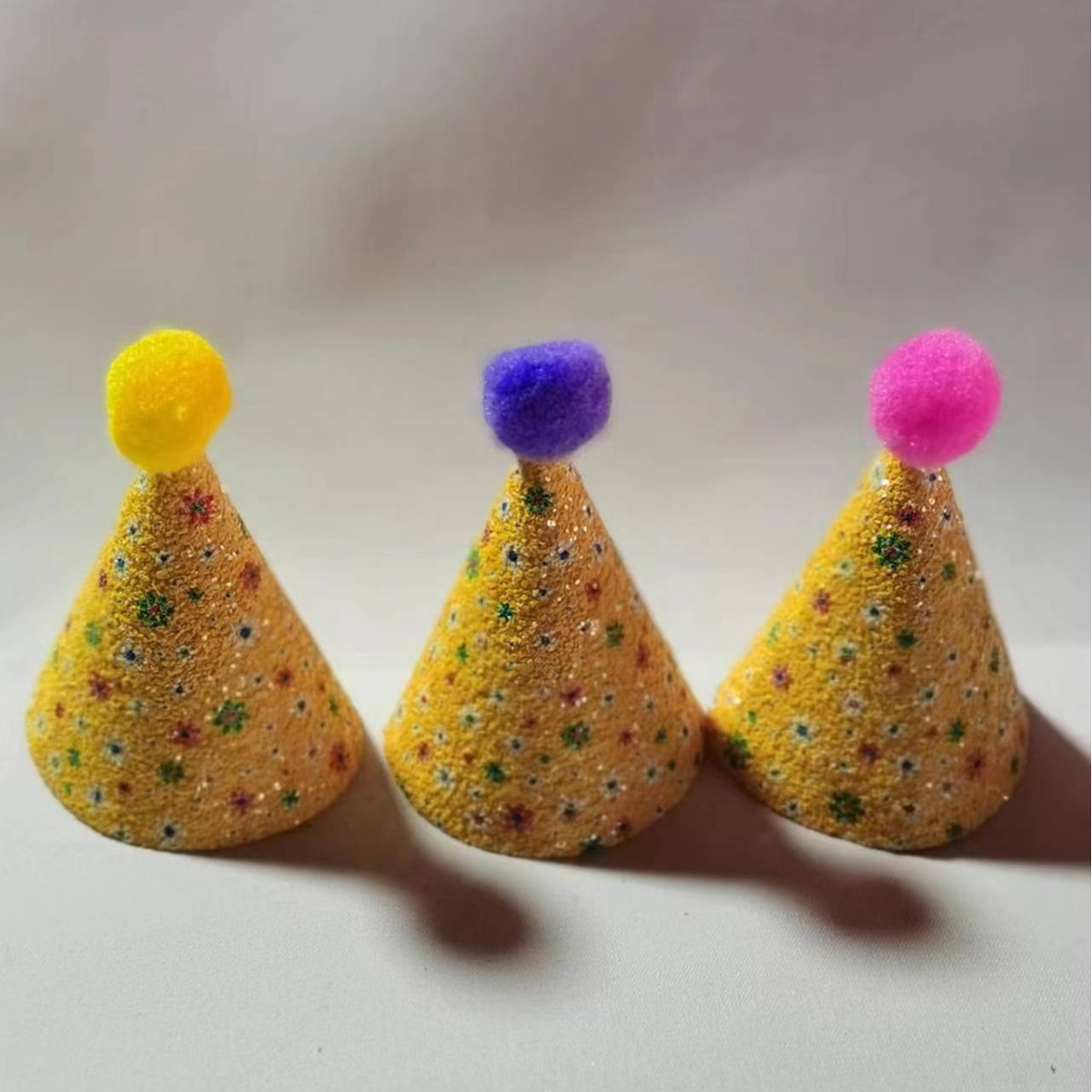 Fabricantes en línea al por mayor bebés cumpleaños adultos cumpleaños sombreros de polvo de oro pastel sombreros decorativos