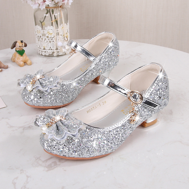 Zapatos de tacón alto para niñas primavera nuevos zapatos de princesa para niños zapatos de cristal plateado inferior suave del todo fósforo zapatos de cuero de rendimiento de niña