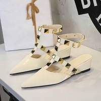 599-19 French wedge toe pointed sandals, women's classic rivet design, flat buckle strap, comfortable toe cover, empty shoes