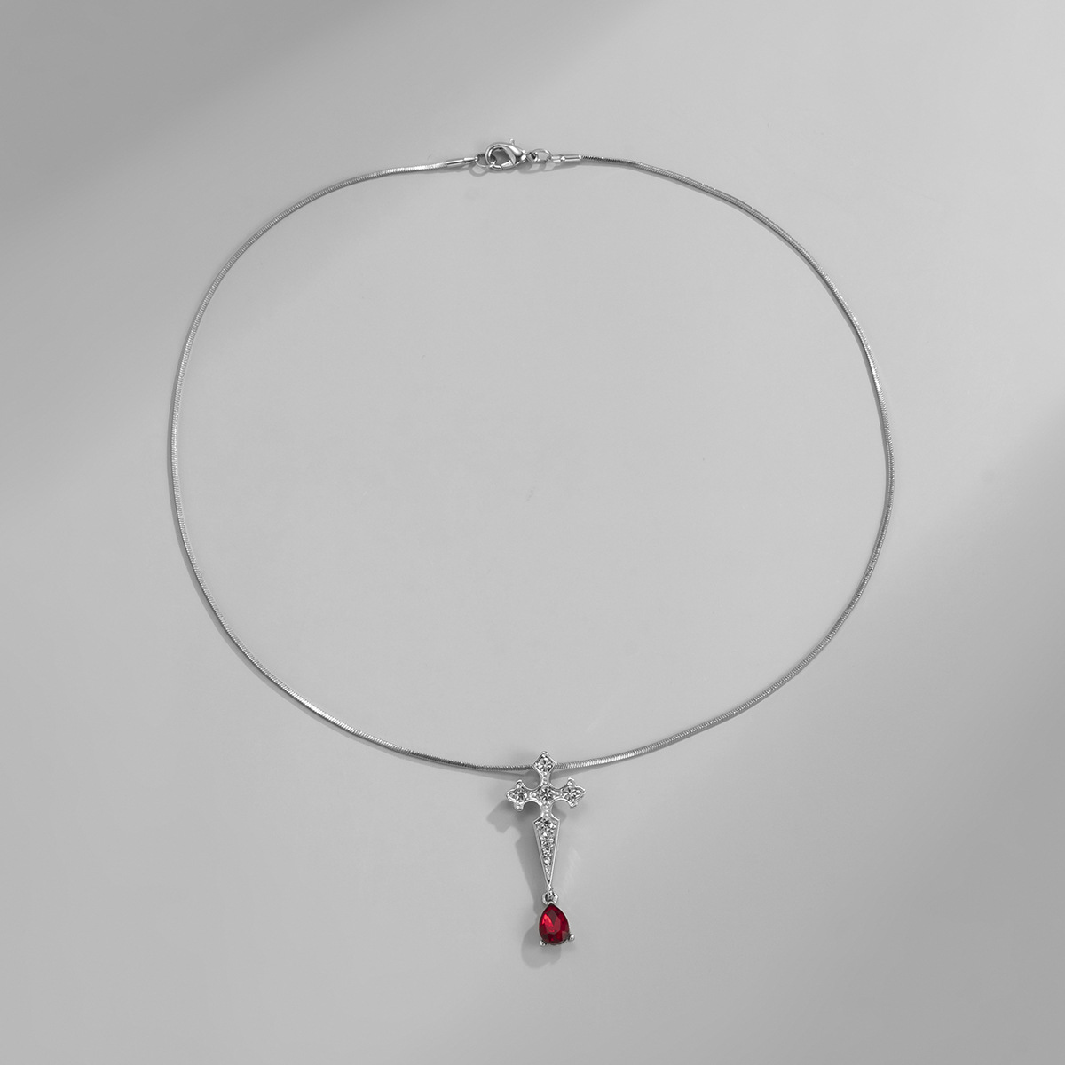 Européen Et Américain Nouveau Diamant Croix Collier Hommes Et Femmes Simple De Mode Rue Tir Serpent Os Chaîne Clavicule Chaîne Féminine display picture 3