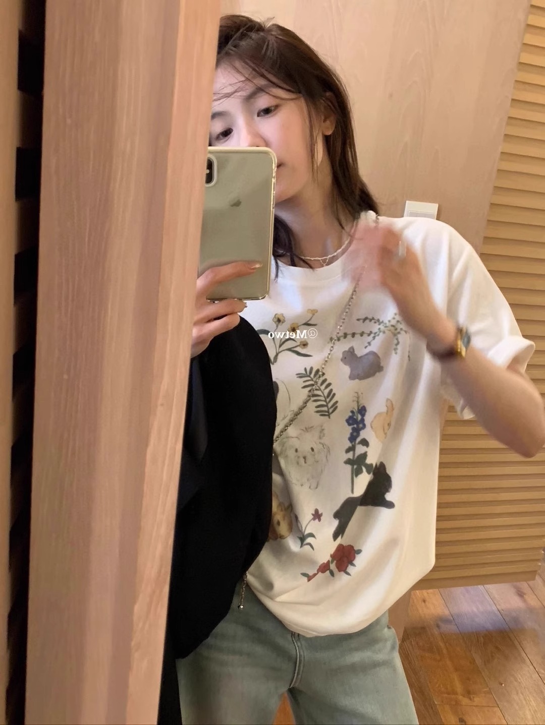 Áo thun nữ cổ tròn in hình thỏ hoạt hình, tay ngắn rộng, phong cách Hàn Quốc — trắng