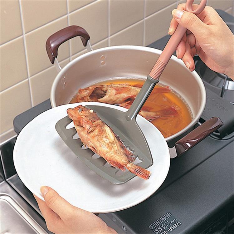 日本进口inomata 鱼铲煎铲盛鱼铲 漏油勺 油炸专用铲沥油铲耐高温