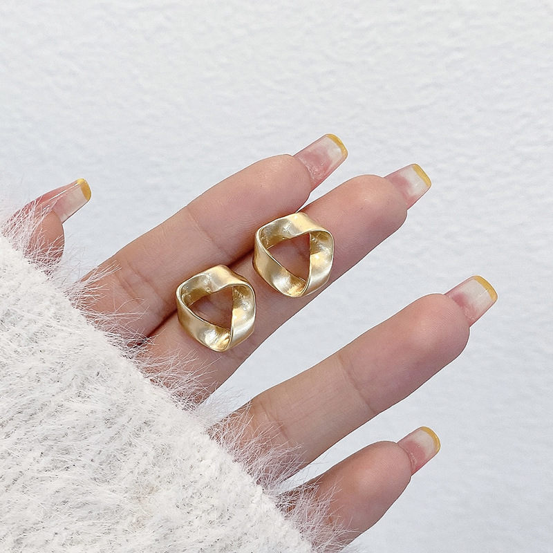 Pendientes de perlas, pendientes de estilo caliente, lujo ligero, pendientes simples de celebridades de Internet, accesorios de Yiwu, venta al por mayor