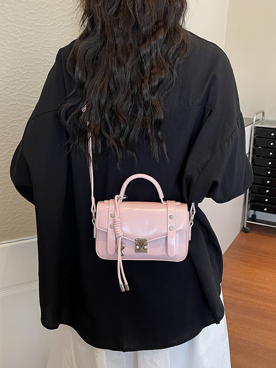 Bolso de mano de alta sensación para mujeres 2026 verano nuevo nicho bolso pequeño de lujo ligero de moda versátil mochila de hombro image 4