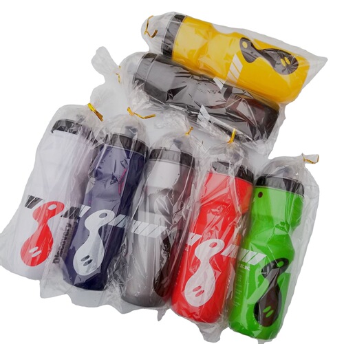 Sports water bottle depending on mountain bike sports with dust cover PC plastic two-color water bottle equipment supplies