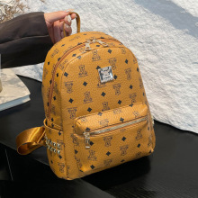 潮牌铆钉双肩包女2025新款韩版大容量学生书包潮时尚休闲旅行背包