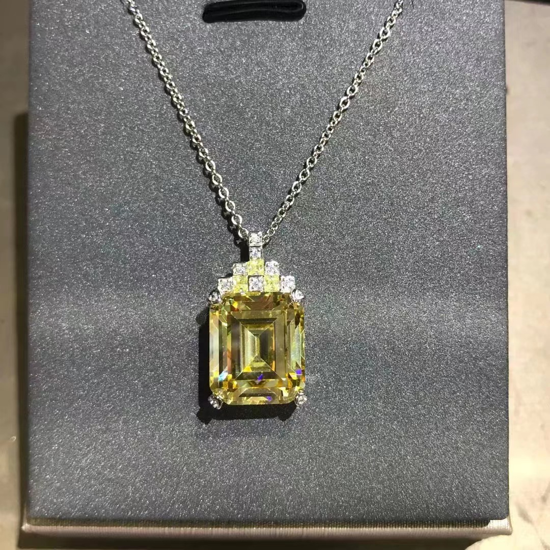 Esmeralda cortada colgante de diamante de alto carbono rosa 8 tirado cuadrado incrustado importación de diamante de alto carbono zircón