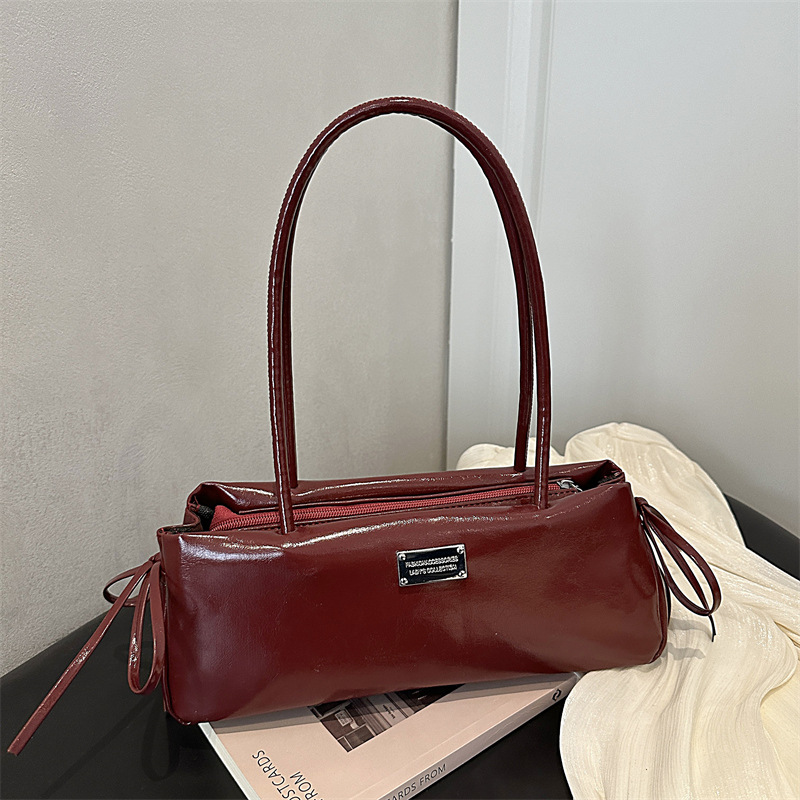 Casual Textured Commuter Baguette Underarm Shoulder Bag for Women, Large Capacity, French Style, 2026 Spring New Retro Model