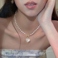 愛の形をしたイミテーションパールネックレス、OTバックル、個性的なデザイン、トレンディな女性用鎖骨チェーン、ジルコンを散りばめた桃の形のビーズ、上品なネックレス