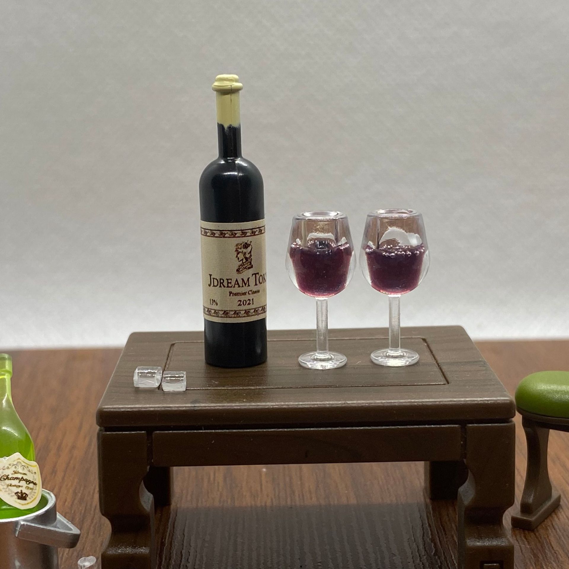 027 화이트 와인 병 2 딥 레드 와인