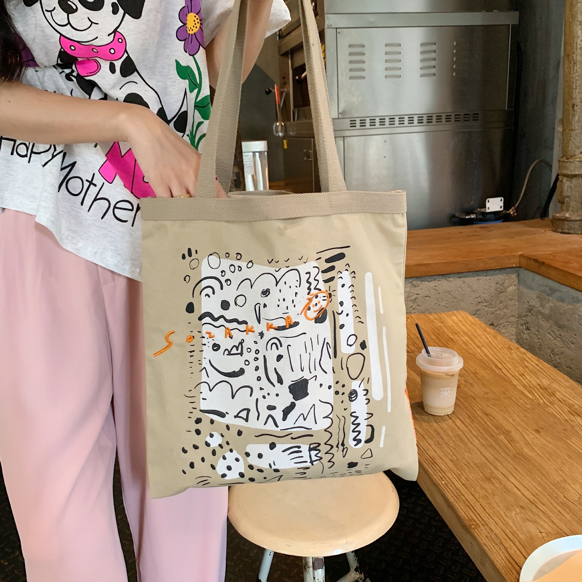 【 In Stock 】26102 letter graffiti printed canvas bag, large-capacity single-shoulder hand-carry shopping bag Tote from South Korea undefined