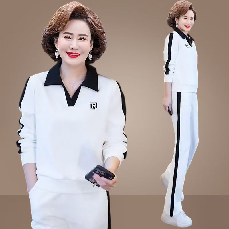 若いお母さんの服とカジュアルなスポーツウェアのスーツと秋の服のファッション的な雰囲気の中で、高齢者の女性の春と秋のカーディガンの2つのセット|undefined