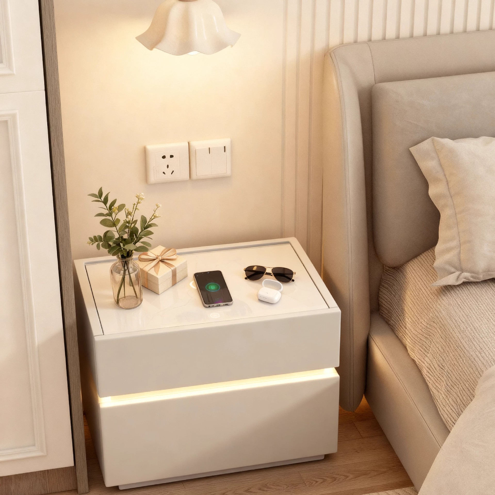 Madera de lujo ligera de alta sensación de mesilla de cama 2025 nuevo estilo italiano simple moderno dormitorio cuero inteligente gabinete de cama