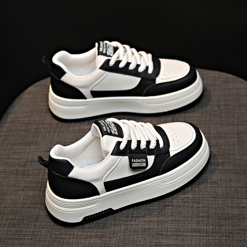 Zapatos blancos para mujer 2025 primavera nuevo estilo coreano versátiles zapatillas de suela gruesa que aumentan la altura zapatos casuales zapatos deportivos para mujer.