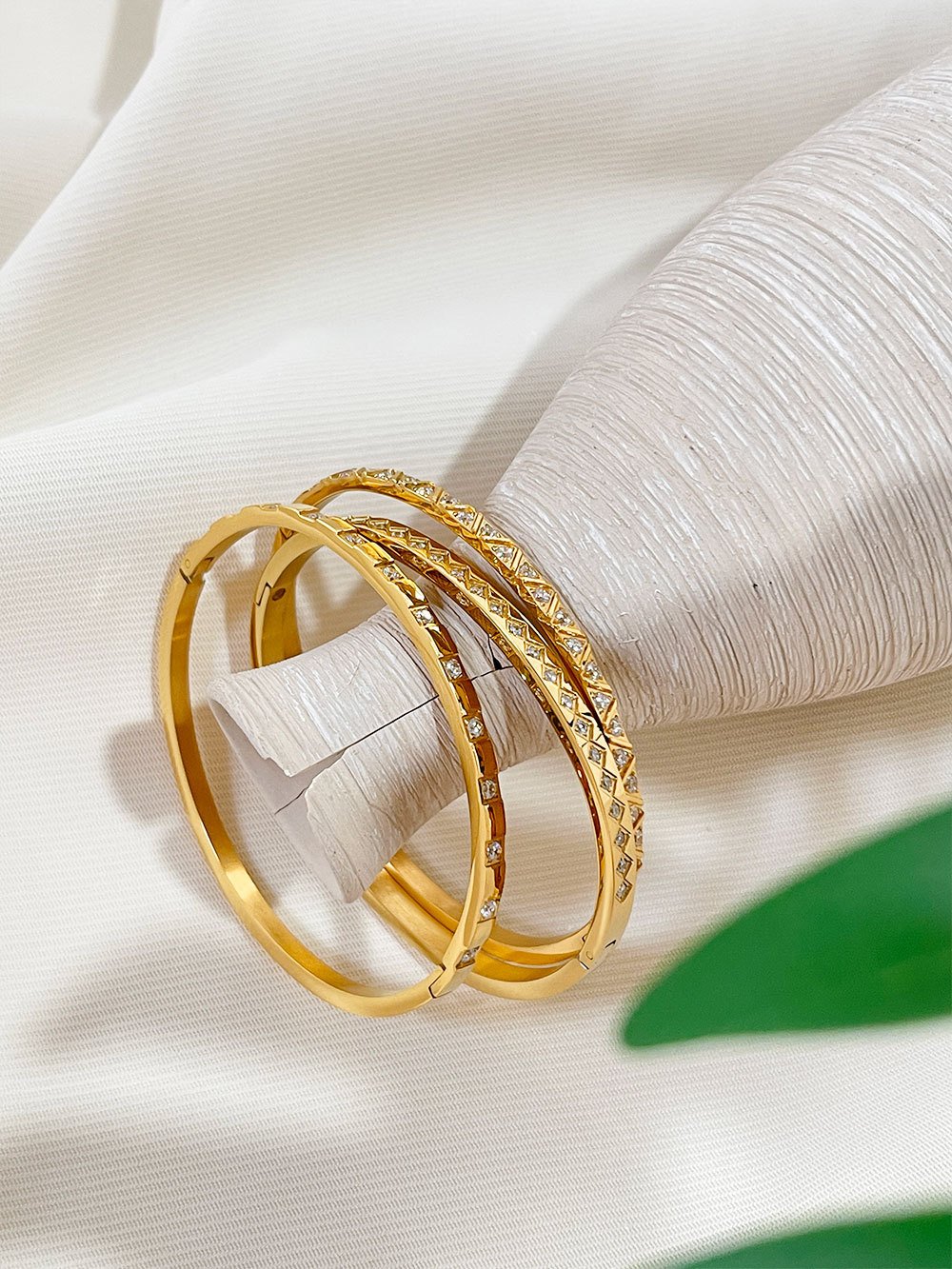 Bangle Classification 1 Piece Quantity Simple Style Circle 304 Stainless Steel 18K Gold Plated Zircon Bangle In Bulk