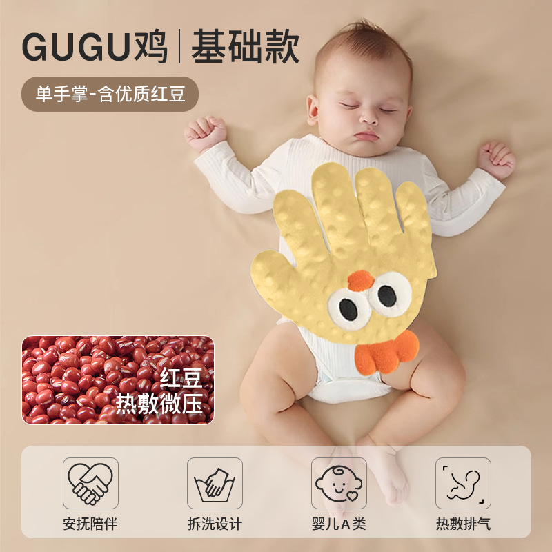 Bebé acariciando el sueño, tranquilizando las palmas, persuadiendo al bebé para que duerma, el bebé se acuesta, persuade al bebé para que se duerma y duerma, bofetada en febrero