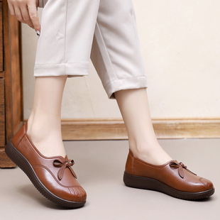 Mother Shoes Spring and Autumn Women's Shoes for the Elderly Middle-aged and Elderly Soft Bottom Shoes Flat Shoes Lightweight Non-slip New Comfortable Leather Shoes 2728
