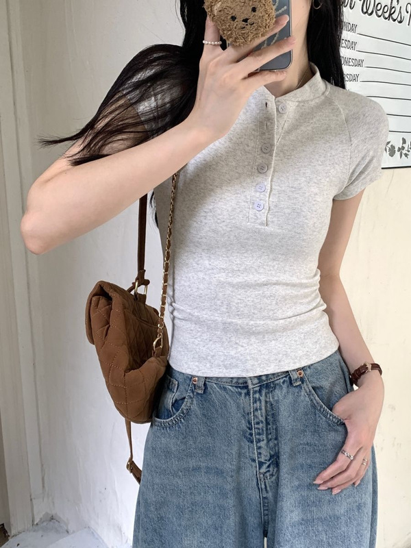純綿ニッチ通勤シンプルな2025夏の新しいデザイン、優しい気質、女性用のインナー半袖Tシャツ|undefined